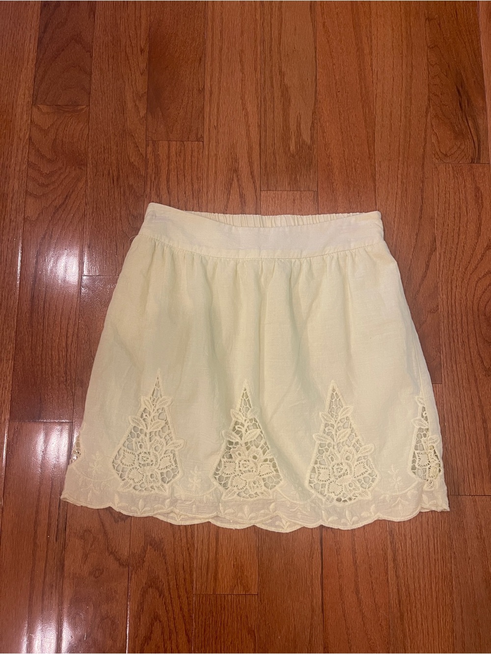 LBK Light Yellow Embroidered Lace Detail Mini Skirt Size XS